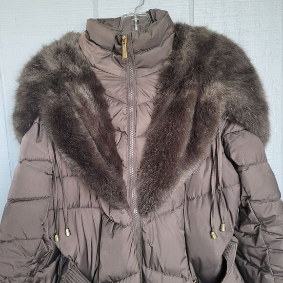 Laundry by Shelli Segal Faux-Fur Trim Hooded Puffer Belted Coat. Size M - Picture 5 of 11